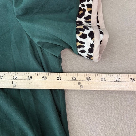 Entro Top Womens Size Large Forest Green Cheetah Print Trim Short Sleeves Boho - Picture 10 of 10